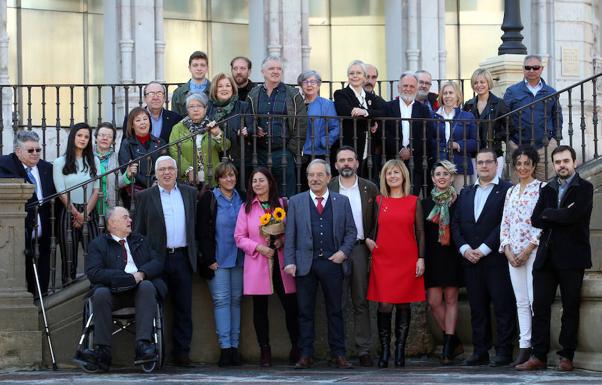 Wenceslao López, con su equipo de candidatura/PIÑA